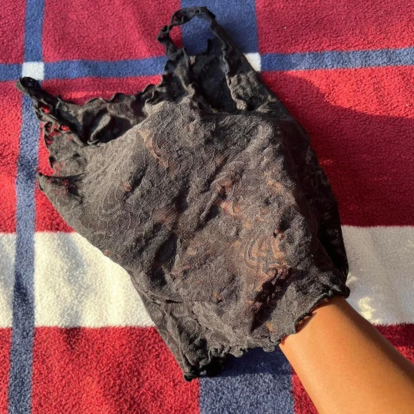 lettuce trim black mesh tank
Vintage Kiki 
OS One size fits all - Picture 3 of 4